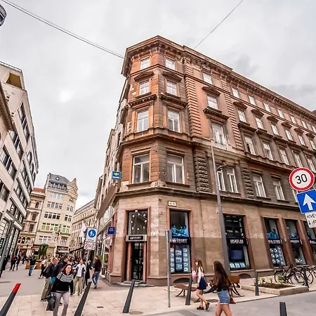 2b & Vandrerhjem Budapest