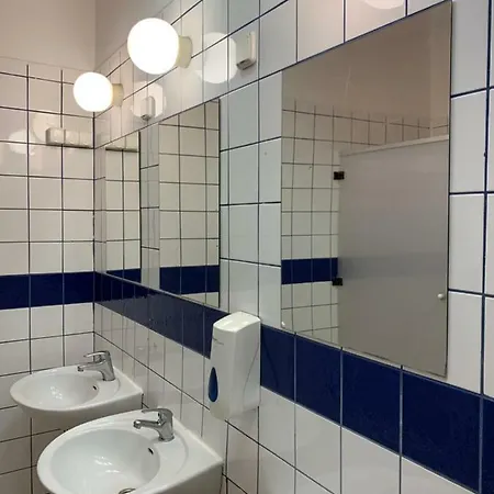 2b & Vandrerhjem Budapest