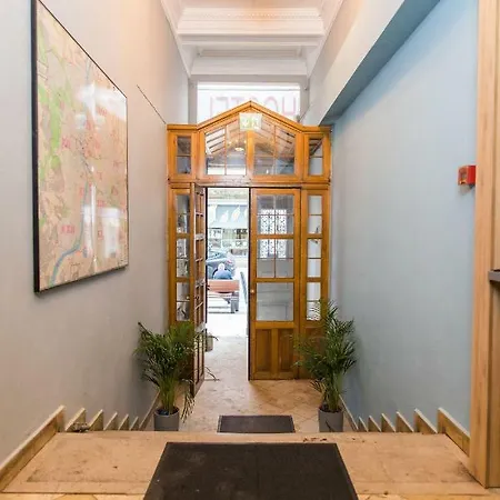 Hostel 2b & Budapest